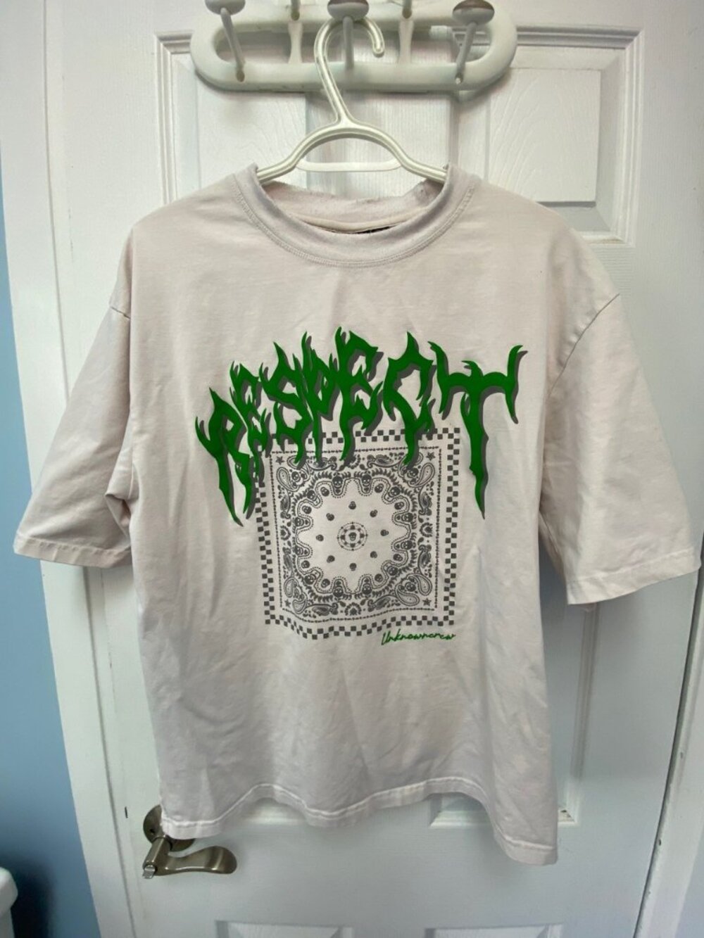 White/Green Grunge "RESPECT" Graphic T-shirt - Size L